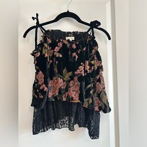 POL Black and Pink Floral Velvet and Lace Flowy Cropped Blouse Size Medium